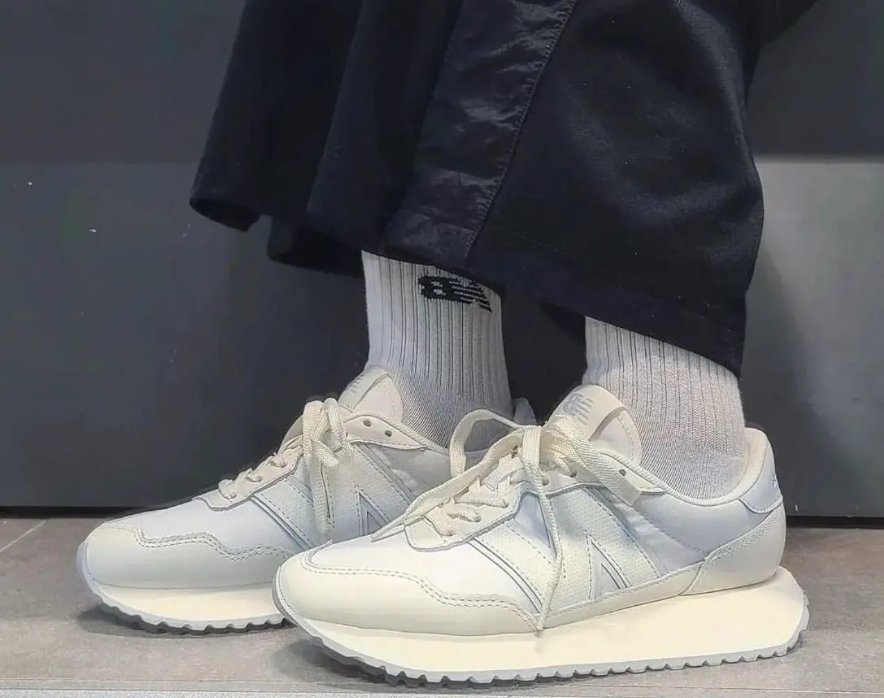 Alternative view of Giày New Balance 237 'White Pack' MS237WP