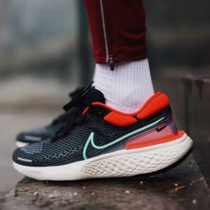 Alternative view of Giày Nike ZoomX Invincible Run Flyknit 'Black Chile Red' CT2228-002