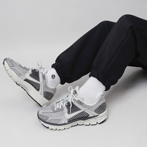 Giay Nike Zoom Vomero 5 'Cobblestone Flat Pewter' FB8825-001