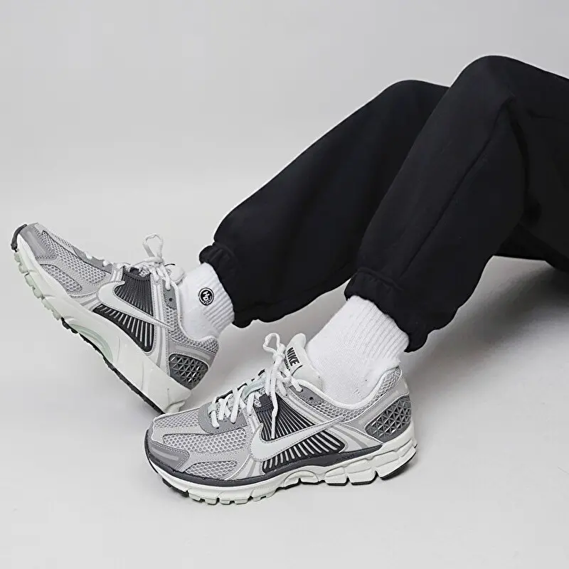 Giay Nike Zoom Vomero 5 'Cobblestone Flat Pewter' FB8825-001