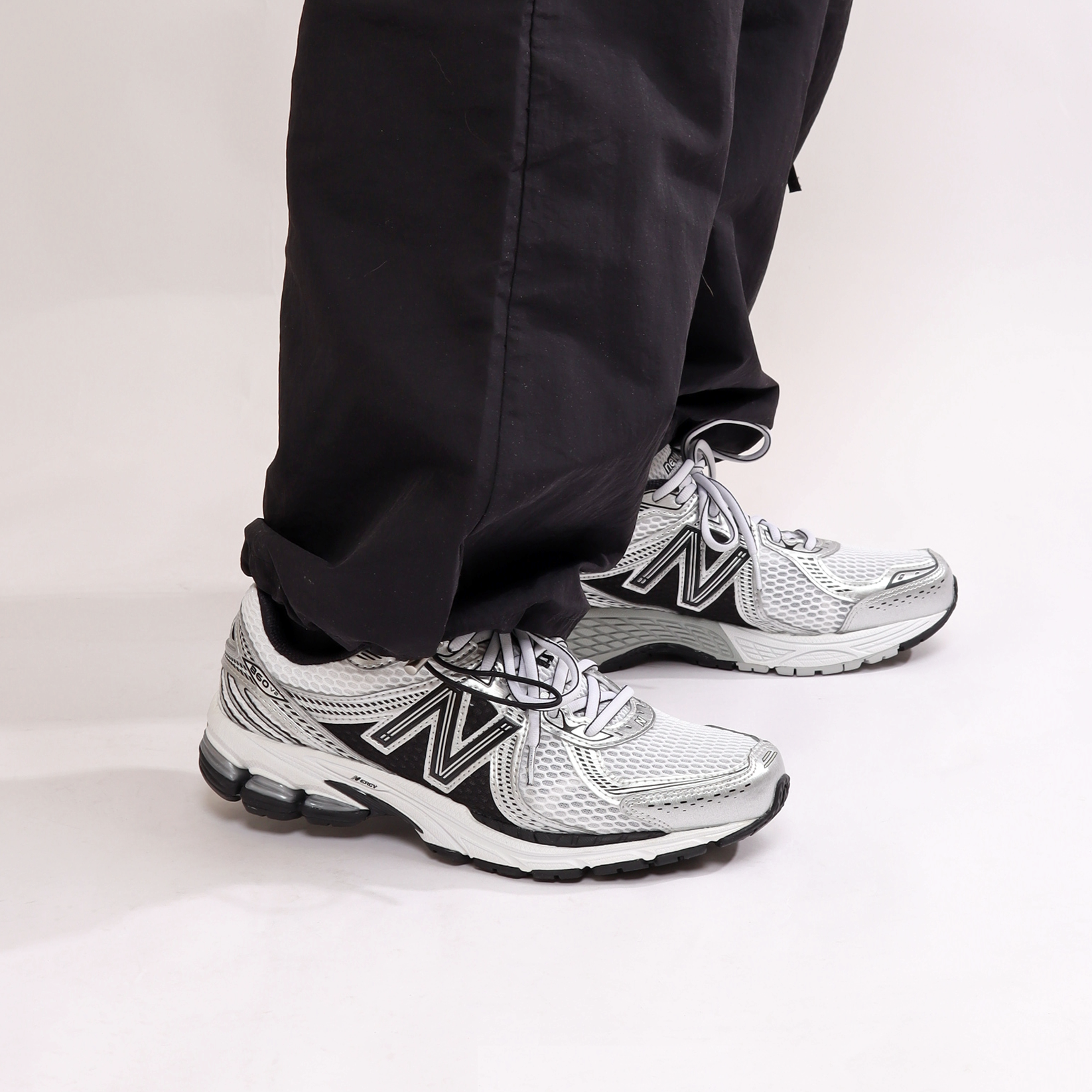 Giày New Balance 860 D 'White Black' ML860XD - Ảnh 2