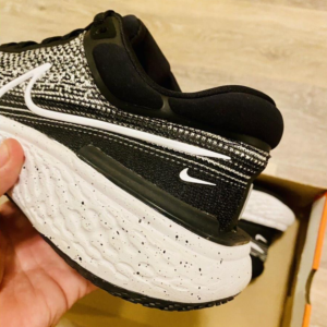 Alternative view of Giày Nike Wmns ZoomX Invincible Run Flyknit 'White Black' CT2229-103