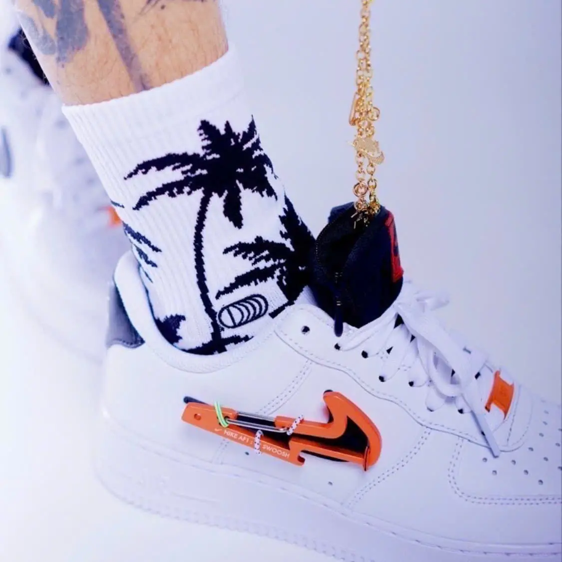 Alternative view of Giày Nike Air Force 1 Carabiner 'Habanero Red' DH7579-100