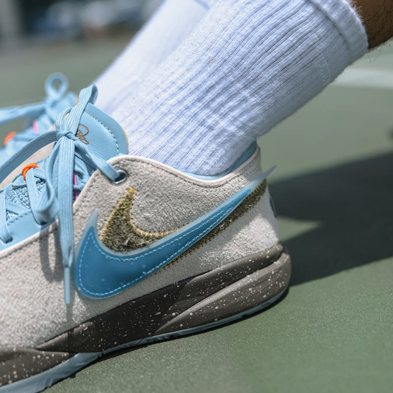 Giay Nike LeBron 20 'Message in a Bottle' DV9089-801