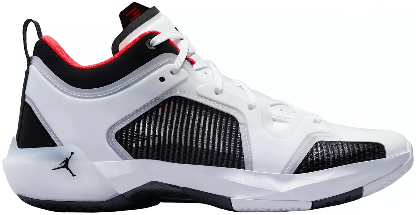 Giay Nike Jordan 37 'Low Siren Red' DQ4122-100