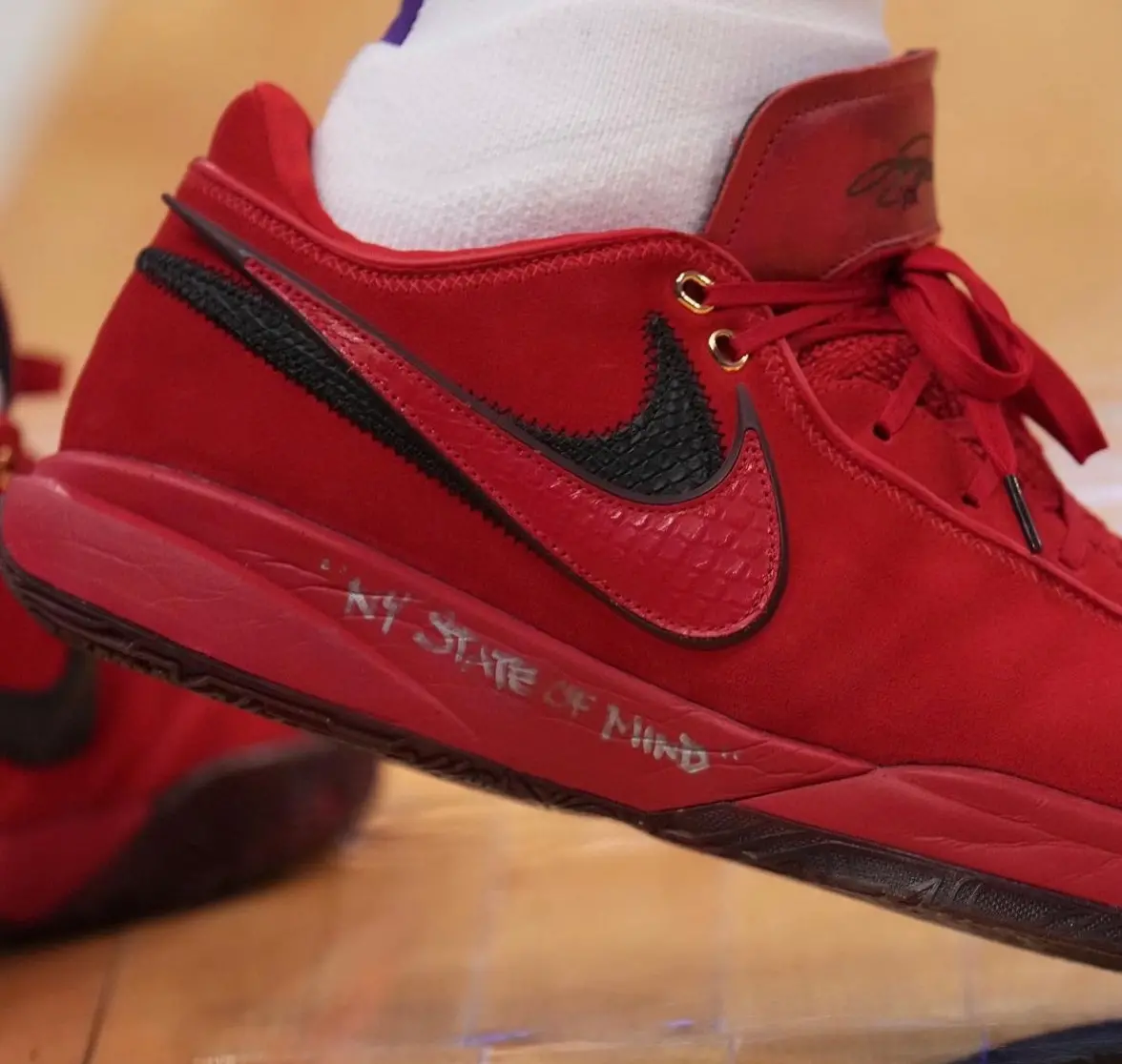 Giay Nike LeBron 20 'Liverpool' DV1193-600