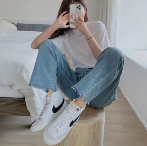 Giay Nike Blazer Mid 77 Vintage 'Reverse Logo' DA4651-100