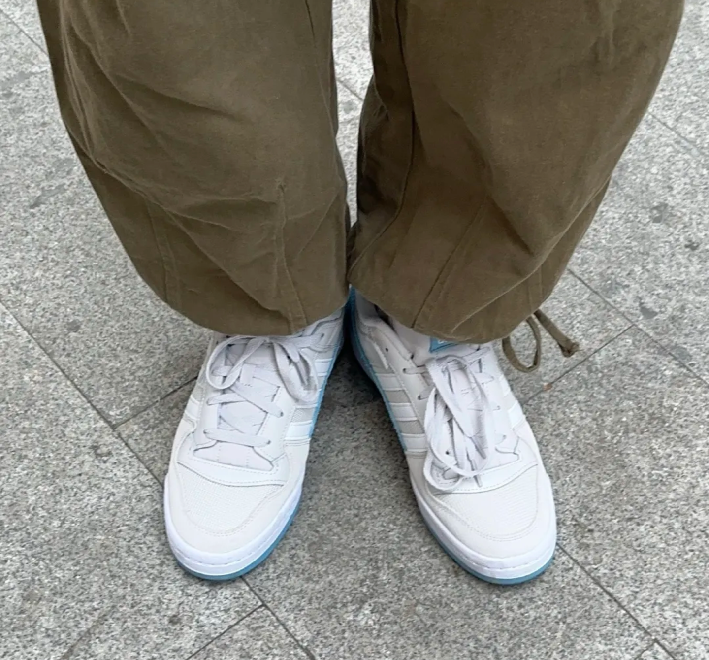 Giay Adidas Forum Low Classic 'Cloud White' FZ6261