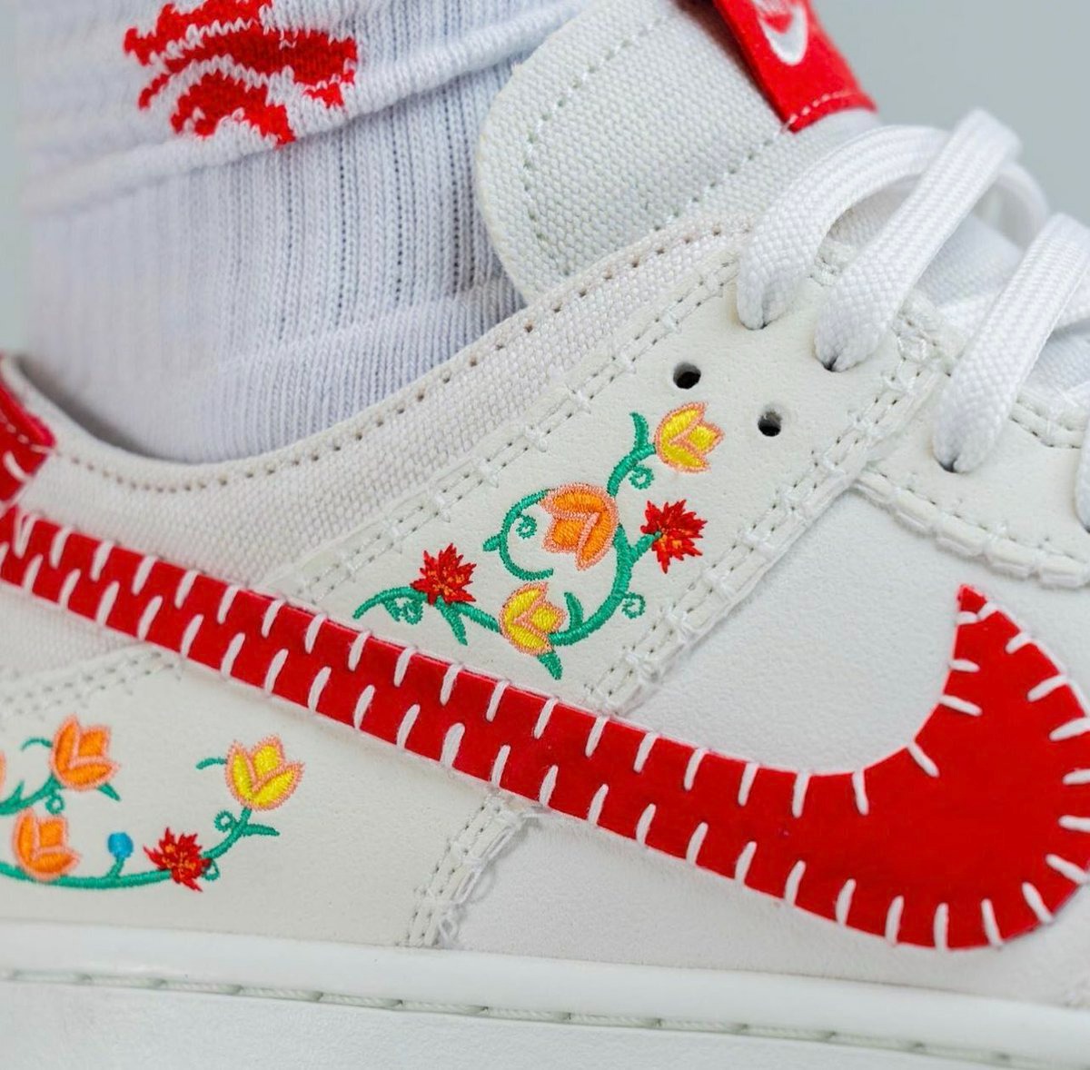 Giay Nike SB Dunk Low Decon N7 'Opti Yellow University Red' FD6951-700