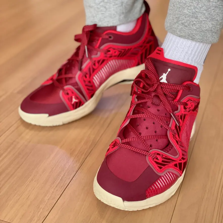 Giay Nike Air Jordan XXXVII Low 'Red' DV9989-601