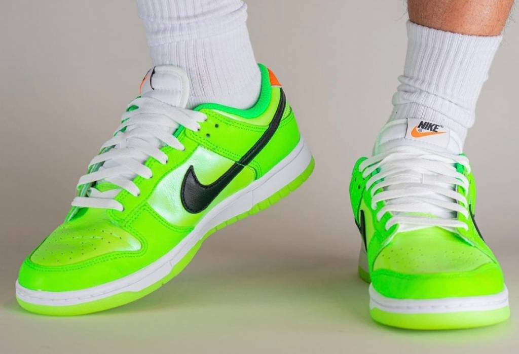 Giay Nike Dunk Low SE 'Splash Volt' FJ4610-702
