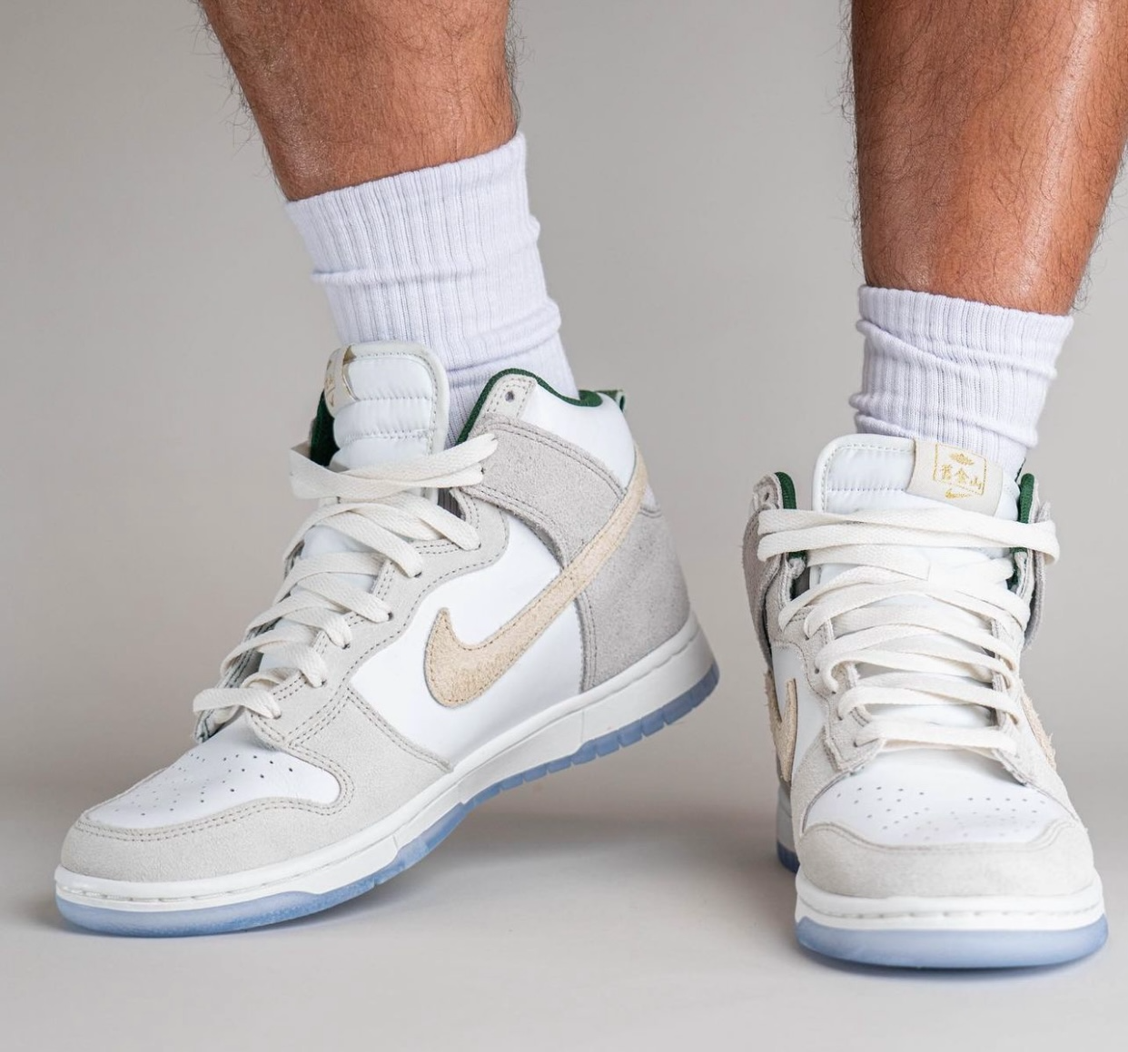 Giay Nike Dunk High Premium 'Gold Mountain' FD0776-100