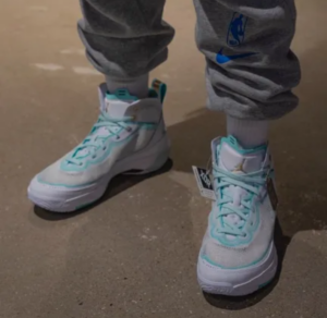 Giay Nike Air Jordan 37 'Guo Ailun' DX3381-173