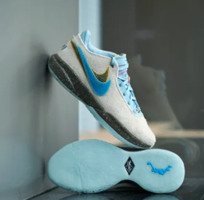 Giay Nike LeBron 20 'Message in a Bottle' DV9089-801