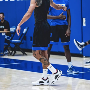 Giay Nike Jordan 37 'Low Siren Red' DQ4122-100