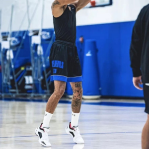 Giay Nike Jordan 37 'Low Siren Red' DQ4122-100