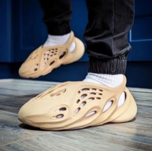 Dep Adidas Yeezy Foam RNR 'Clay Taupe' GV6842