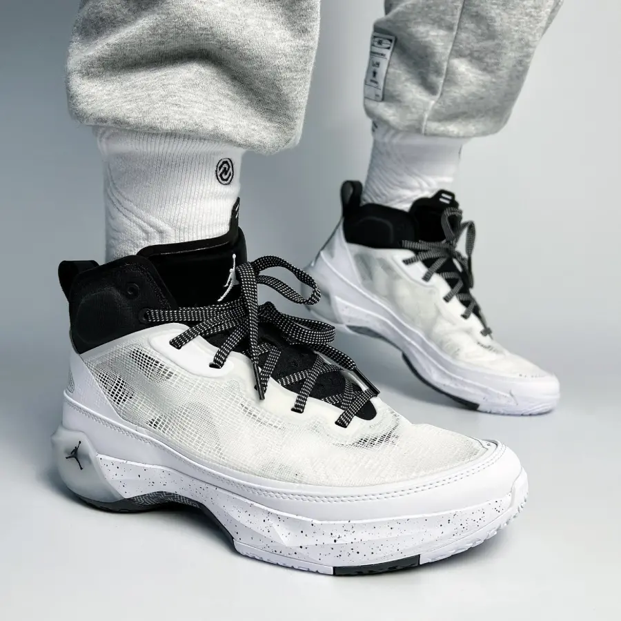 Giay Nike Jordan 37 'Oreo' DV0747-108