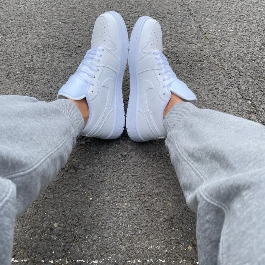 Giay Nike Air Jordan 1 Low 'Triple White' 553558-136