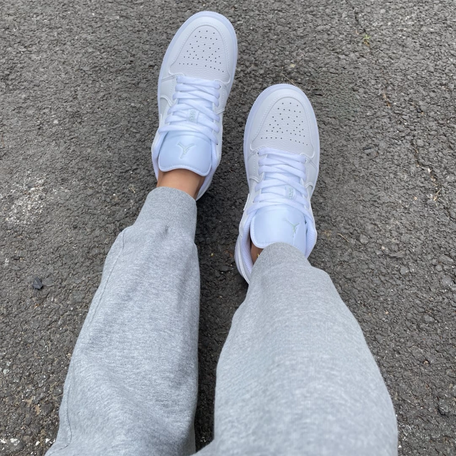 Giay Nike Air Jordan 1 Low 'Triple White' 553558-136