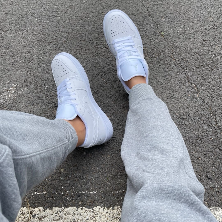 Giay Nike Air Jordan 1 Low 'Triple White' 553558-136