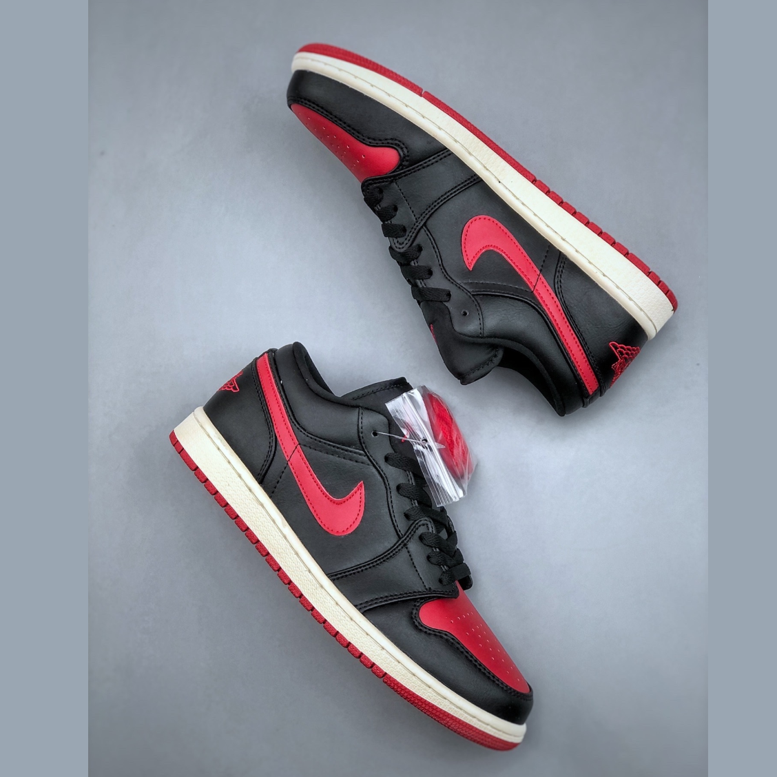Giay Nike Air Jordan 1 Low 'Bred Sail' DC0774-061