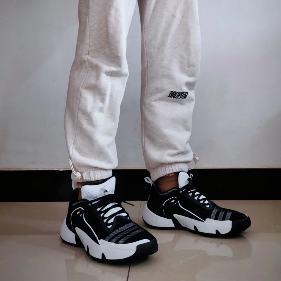 Giay Adidas Trae Unlimited 'Black White' HQ1020