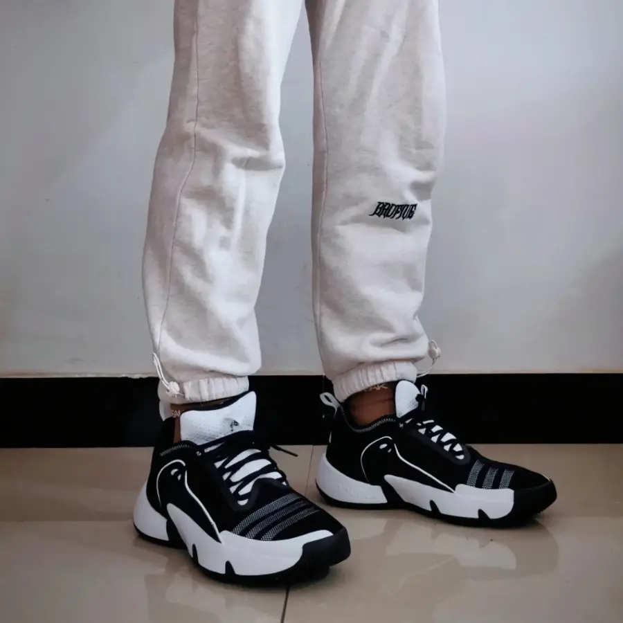 Giay Adidas Trae Unlimited 'Black White' HQ1020