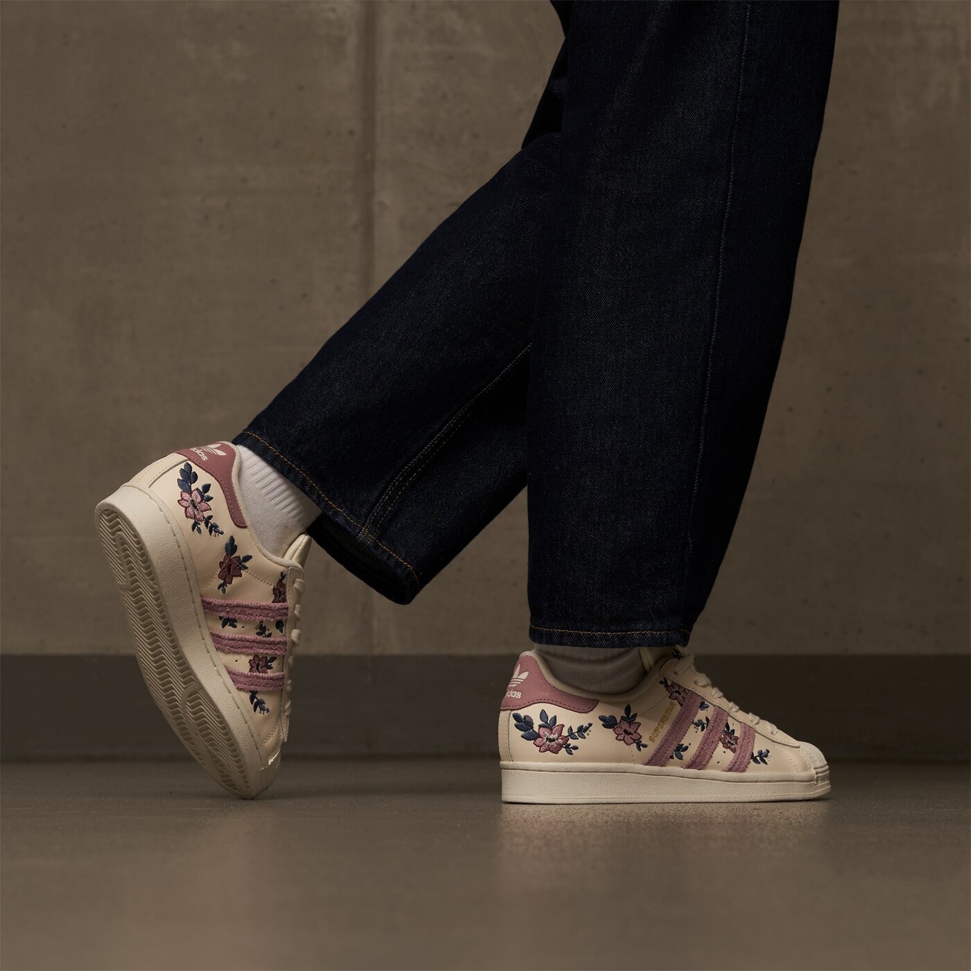 Giay Adidas Superstar 'Floral' H03479