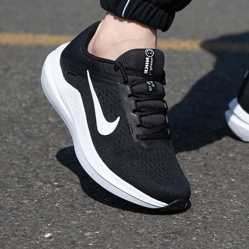 Giay Nike Winflo 10 'Black White' DV4022-003