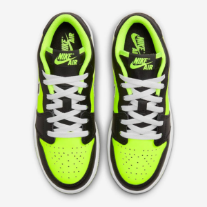 Giay Nike Air Jordan 1 Low SE 'Black Cat Volt' DX6666-701
