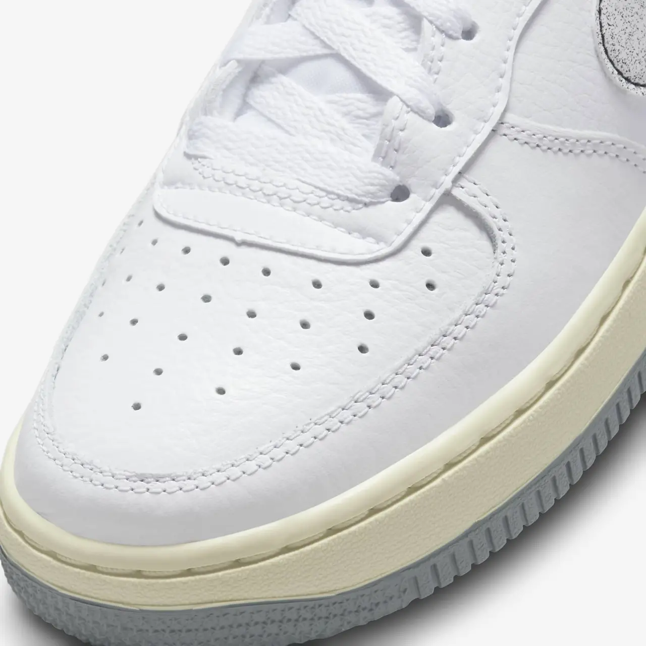 Giay Nike Air Force 1 Lv8 3 'White' DX1657-100