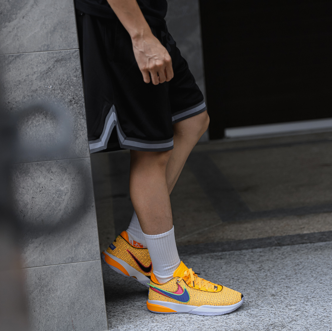 Giay Nike LeBron 20 'Laser Orange' DJ5422-801