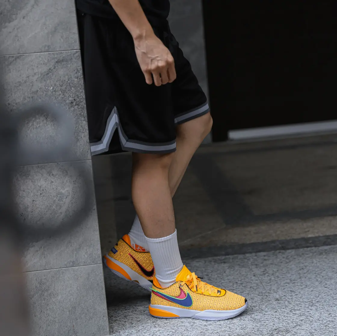 Giay Nike LeBron 20 'Laser Orange' DJ5422-801