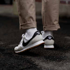 Giay Nike Air Pegasus 83 'White Black Gum' DH8229-101