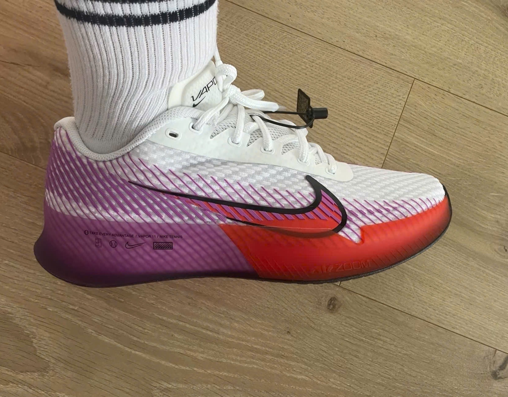 Alternative view of Giày Nike Court Air Zoom Vapor 11 'White Fuchsia' DR6966-100