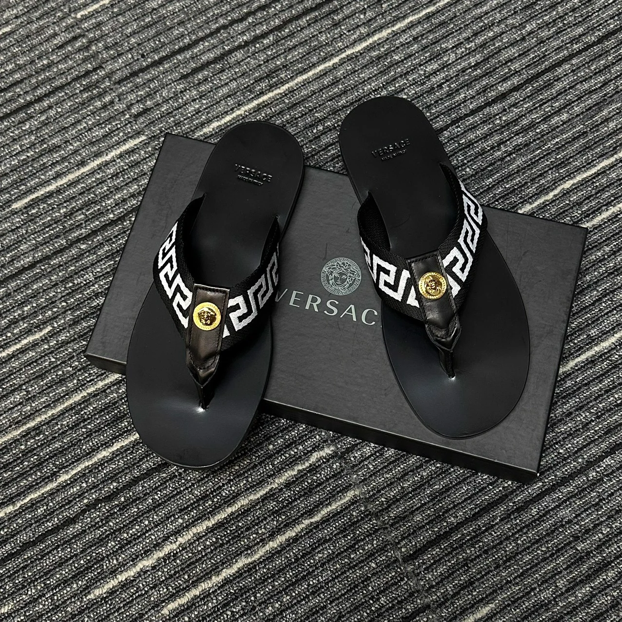 Dep Versace Medusa Flip 'Black White' 1008317-1A05957-2B02B