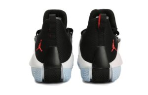 Giay Nike Air Jordan Jumpman Hustle 'White Black' AQ0394-100