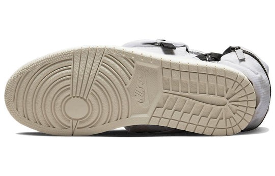 Giay Nike Air Jordan 1 Retro High Utility 'White Black' DO8727-100