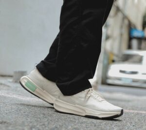 Giay Nike ZoomX Invincible Run 3 'Light Cream' DR2615-200