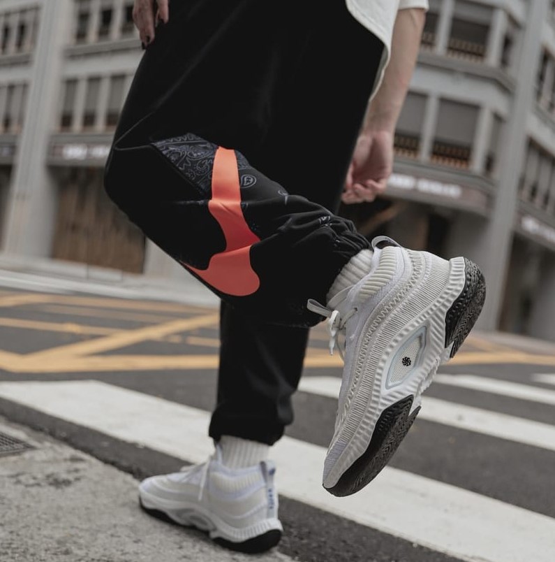 Giay Nike Cosmic Unity 3 'Summit White Black' DV2770-100