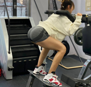 Giay Nike Air Jordan 6 Retro 'Carmine' 384665-106