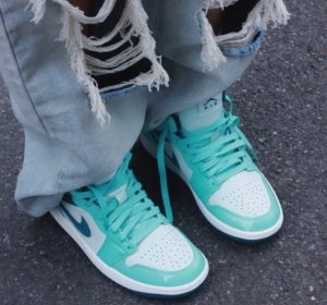 Giay Nike Air Jordan 1 Mid 'Bleached Turquoise' DZ3745-300