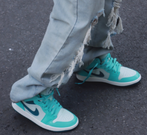 Giay Nike Air Jordan 1 Mid 'Bleached Turquoise' DZ3745-300