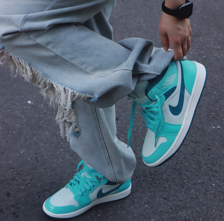 Giay Nike Air Jordan 1 Mid 'Bleached Turquoise' DZ3745-300