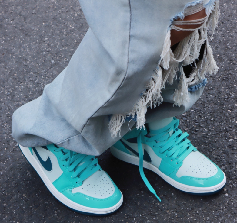Giay Nike Air Jordan 1 Mid 'Bleached Turquoise' DZ3745-300