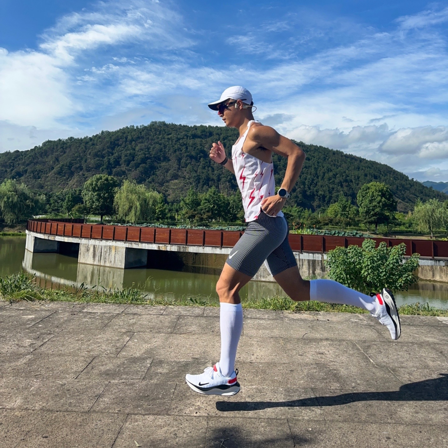 Giay Nike ReactX Infinity 4 'White Black' DR2665-100