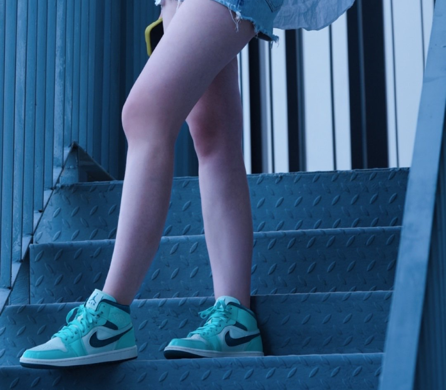 Giay Nike Air Jordan 1 Mid 'Bleached Turquoise' DZ3745-300