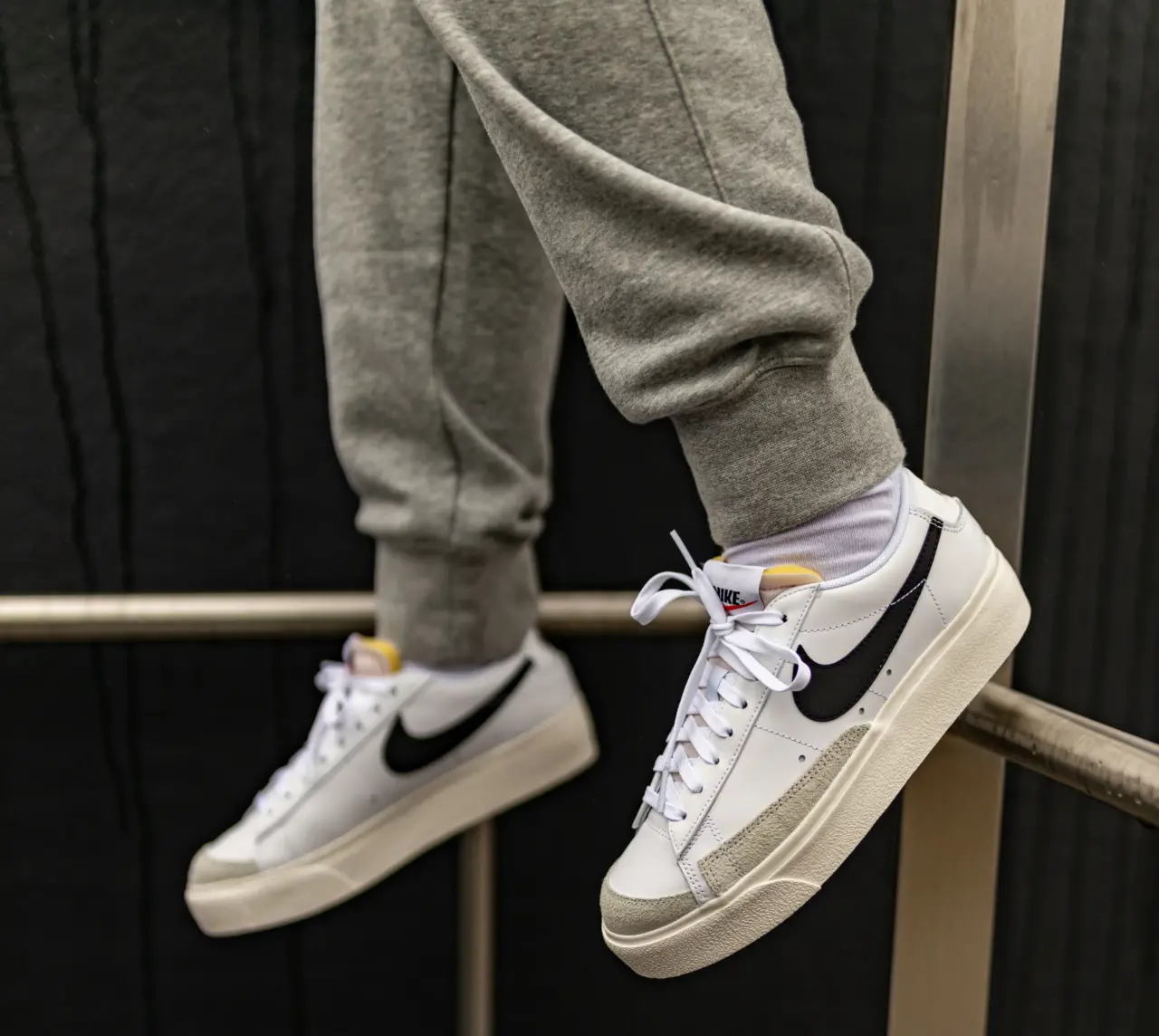 Giay Nike Blazer Low Platform 'White Black' DJ0292-101