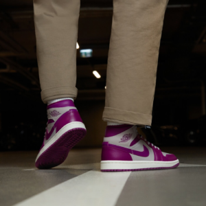 Giay Nike Air Jordan 1 Mid 'Magenta' BQ6472-501